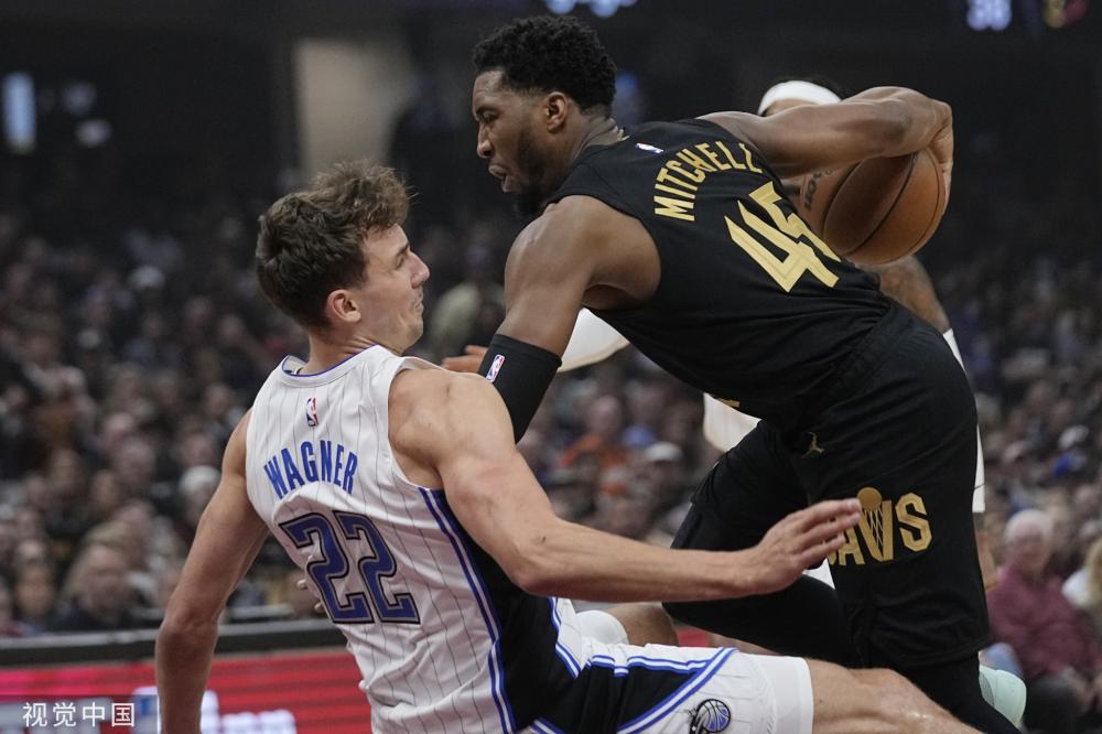 中超-王钰栋造乌龙+处子球布彭扎双响 浙江4-0三镇.