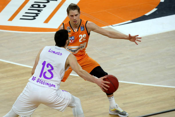 官方：川崎前锋正式签下清水心跳26岁边后卫山原怜音（川崎前锋官宣：清水心跳26岁边后卫山原怜音加盟）